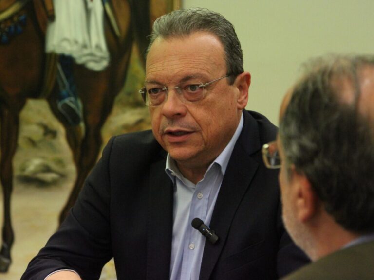 με-την-εε-της-κεδε-θα-συναντηθεί-ο-σωκρά-1506992