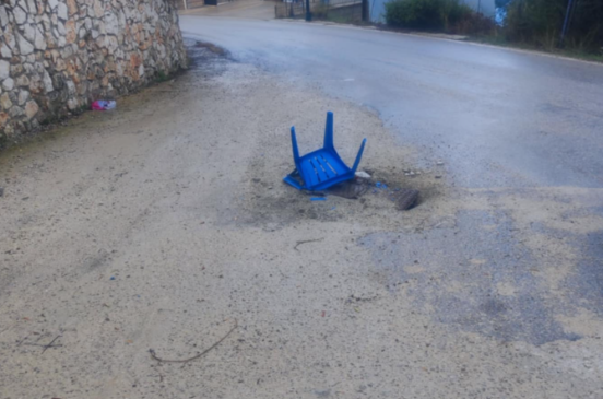 πολυμήχανοι-έλληνες-βάλανε-καρέκλα-ν-1504693