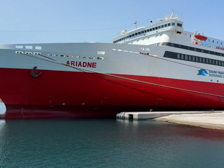 πλοίο-αριάδνη-ηλικιωμένος-άνθρωπ-1505498