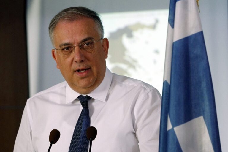 έδωσε-τα-χέρια-με-ηπα-ο-θεοδωρικάκος-1511204