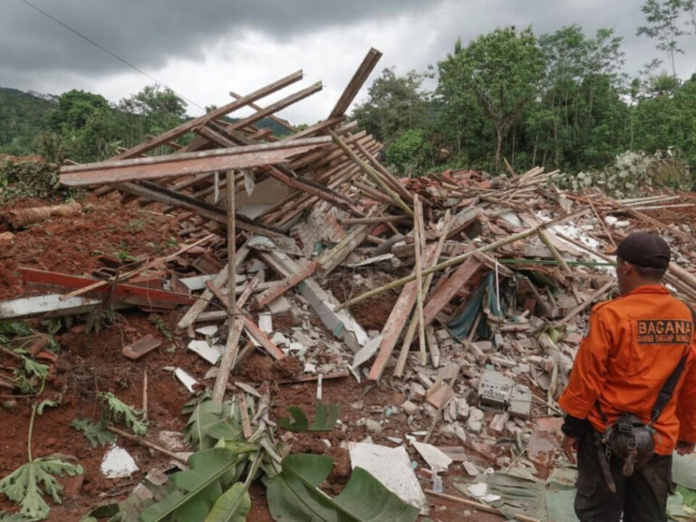 κατολίσθηση-στην-ινδονησία-ανέβηκε-σ-1512474