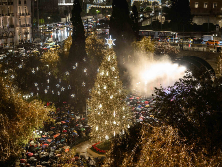 φωταγωγήθηκε-το-χριστουγεννιάτικο-δ-1516609