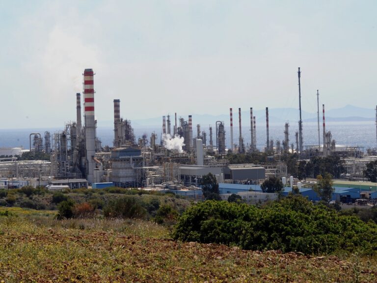 δεκάδες-θέσεις-εργασίας-στη-motor-oil-1523773