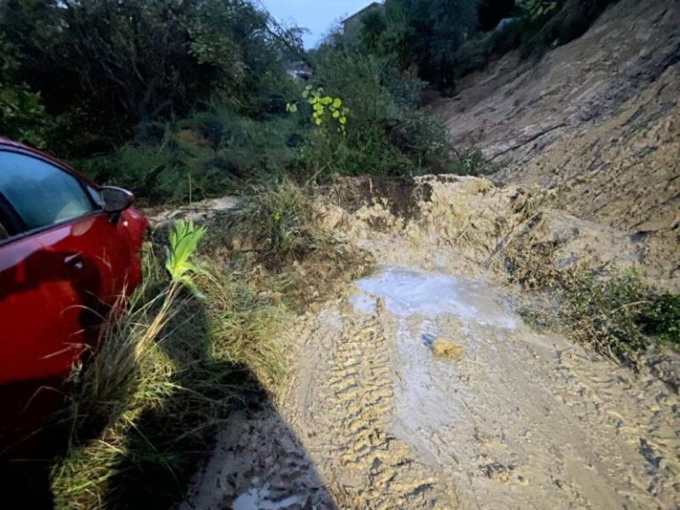 κέρκυρα-με-δυσκολία-η-κυκλοφορία-σε-πο-1517661