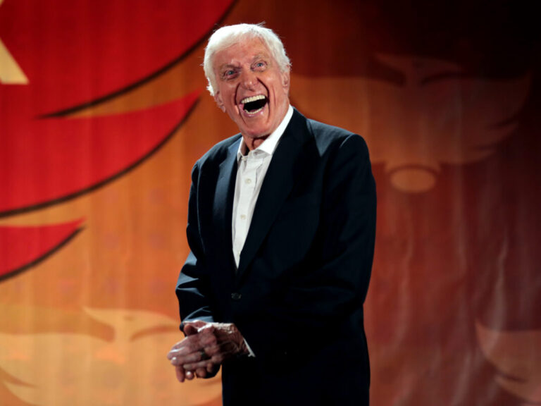 ντικ-βαν-ντάικ-κλέινει-τα-100-και-αποκαλύ-1518027