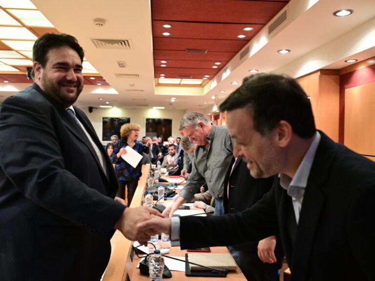 η-συριζαίικη-πάσα-του-δούκα-που-εκμετα-1524964