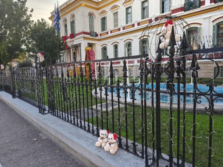 έκλεψαν-αντικείμενα-από-τον-χριστουγ-1518002