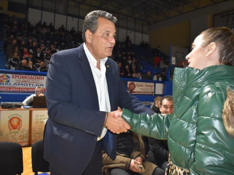 ο-δήμος-φυλής-στέκεται-έμπρακτα-δίπλα-1526444