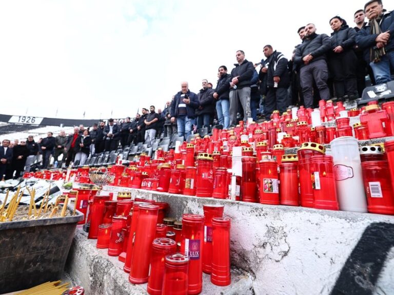 παοκ-κλίμα-οδύνης-κατά-την-επιμνημόσυ-1539634