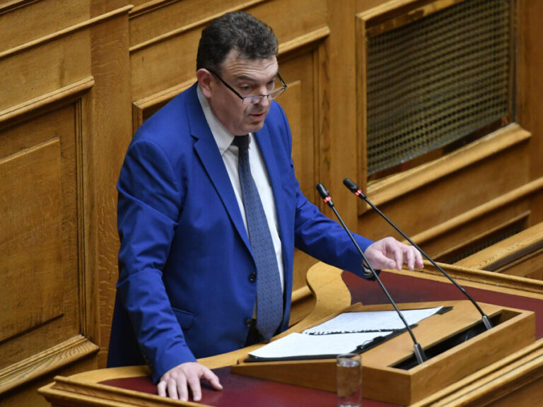 στο-πλευρό-της-καρυστιανού-ο-πρώην-βου-1535894