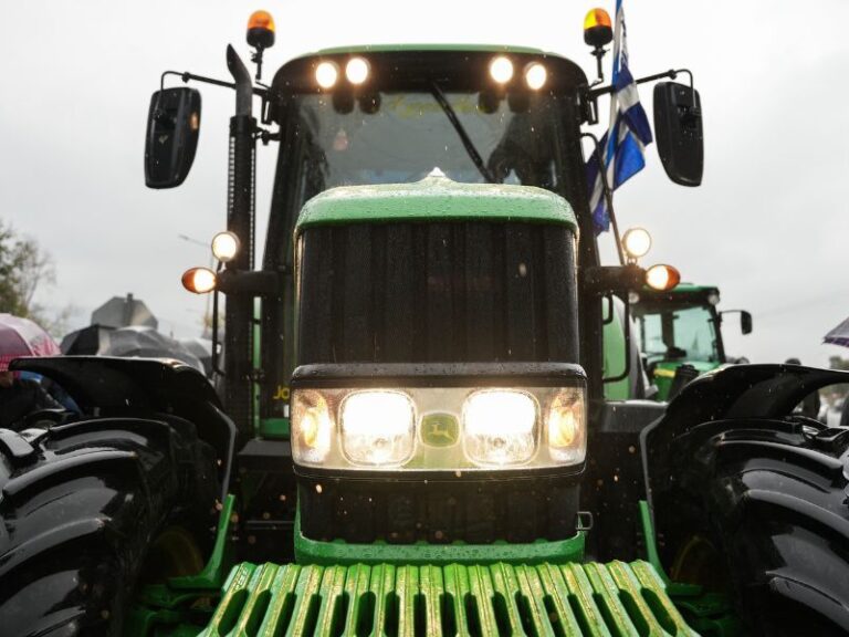 μπλόκα-αποχωρούν-σταδιακά-τα-τρακτέ-1536307