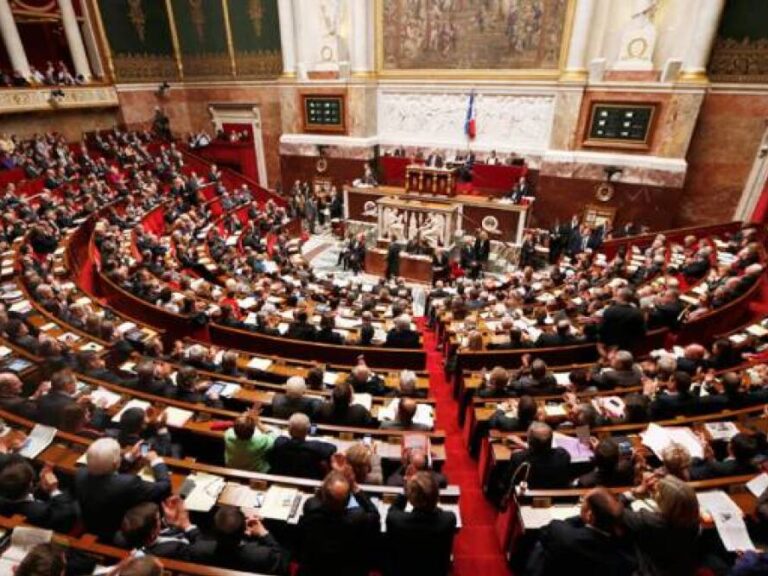 στη-βουλή-το-νομοσχέδιο-για-εργασιακέ-1536227