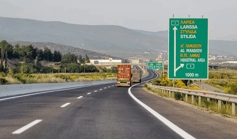 τράκαρε-ι-χ-με-καλόγριες-με-το-κτελ-θεσ-1550385