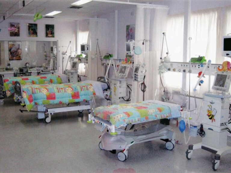 με-τους-μισούς-νοσηλευτές-η-μοναδική-μ-1550432