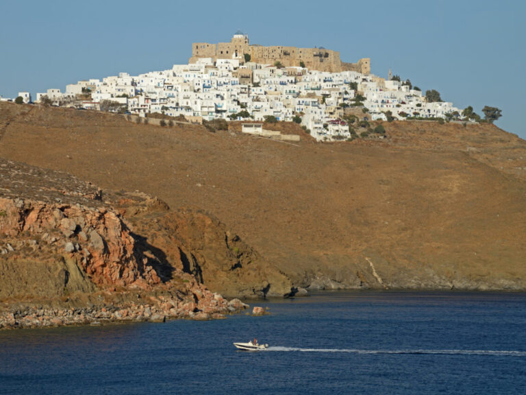 ελληνικό-νησί-στους-πλέον-ανερχόμενο-1550179