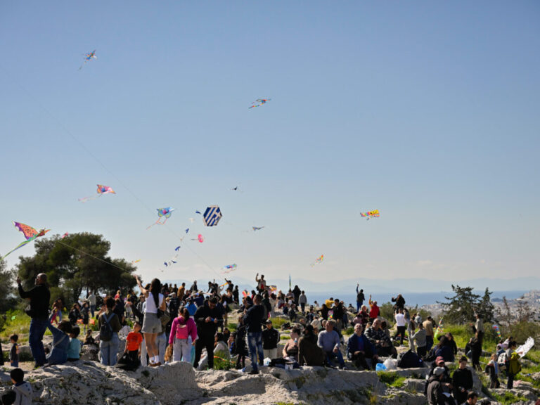 δ-αθηναίων-πλήθος-κόσμου-στο-παραδοσι-1549807