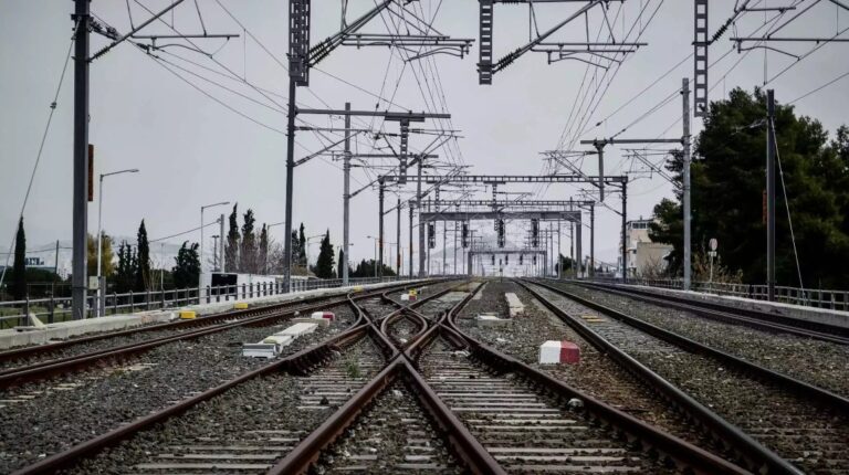 έκλεψε-100-μέτρα-καλώδιο-του-προαστιακού-1545917