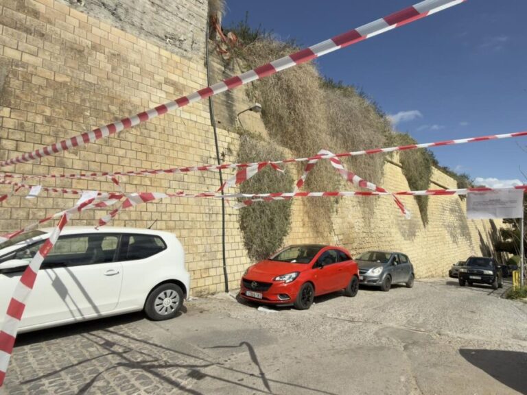 παρέμβαση-ρουβίκωνα-σε-δημοτικά-πά-1559848