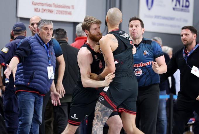 νέο-επεισόδιο-με-φουρνιέ-όρμησε-σε-φίλ-1558495