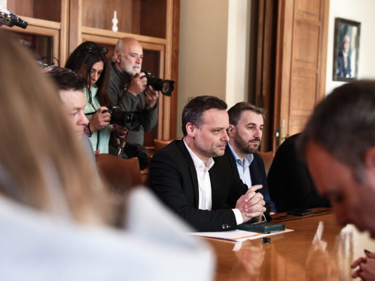 αρχική-1556345