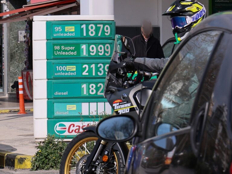 πρατηριούχοι-ταφόπλακα-το-πλαφόν-γ-1557667