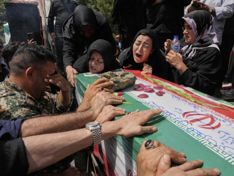 ιράν-1-045-νεκροί-από-τα-πλήγματα-ηπα-και-ισ-1553920