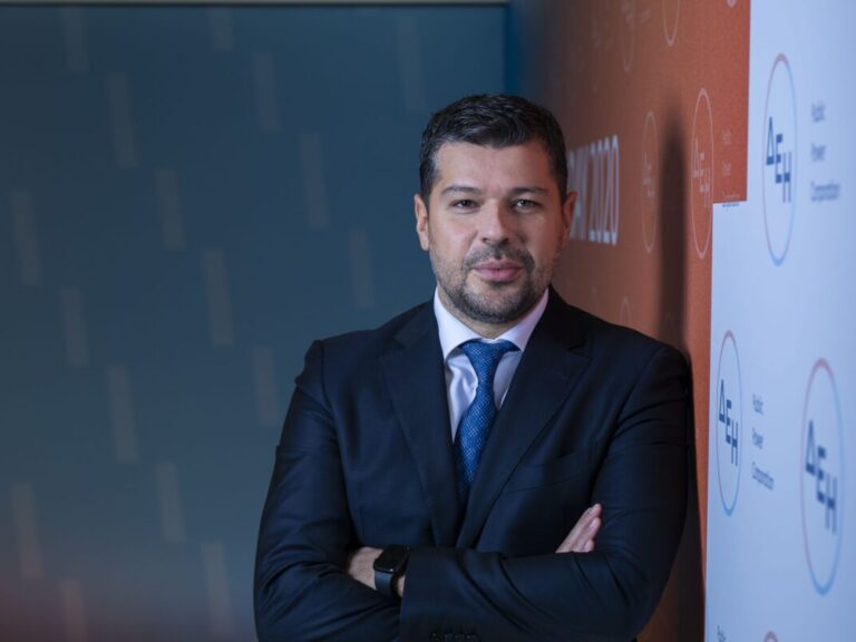 δεη-επίτευξη-στόχων-για-το-2025-με-προσαρμ-1560522