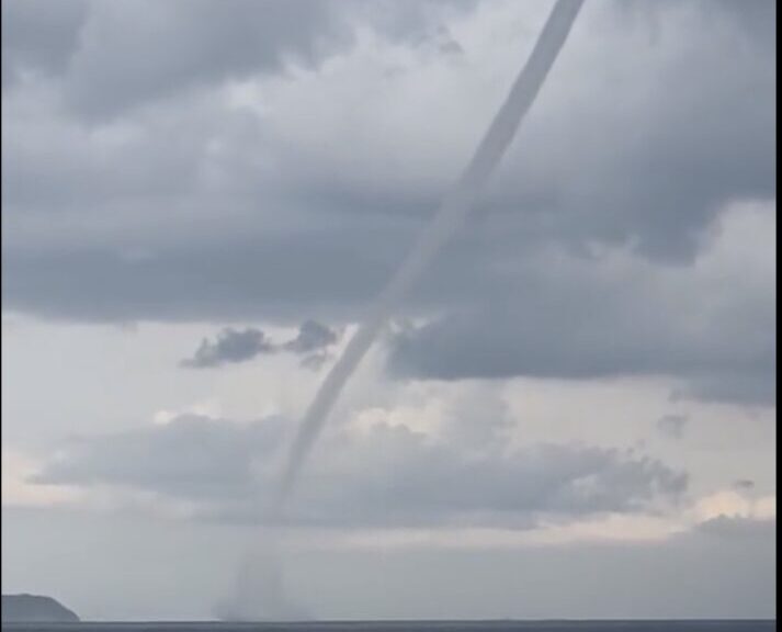 εντυπωσιακός-υδροστρόβιλος-ανοιχτά-1561788