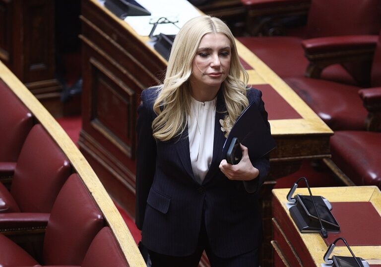 εμφύλιος-χατζηβασιλείου-αραμπατζ-1556036