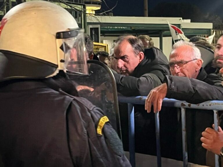 μπλόκο-της-ελασ-σε-αγρότες-στα-εγκαίνι-1557448