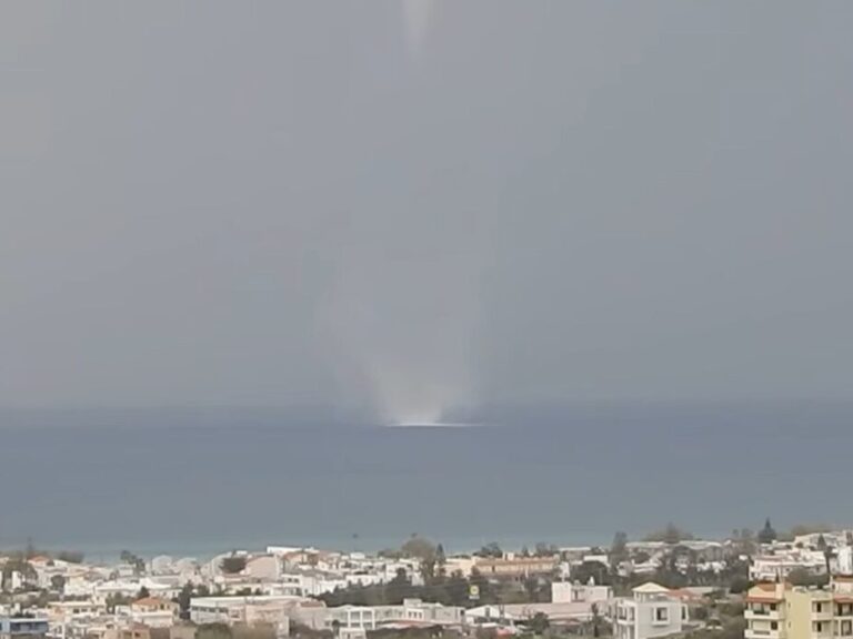 εντυπωσιακό-βίντεο-από-υδροστρόβιλο-1560151