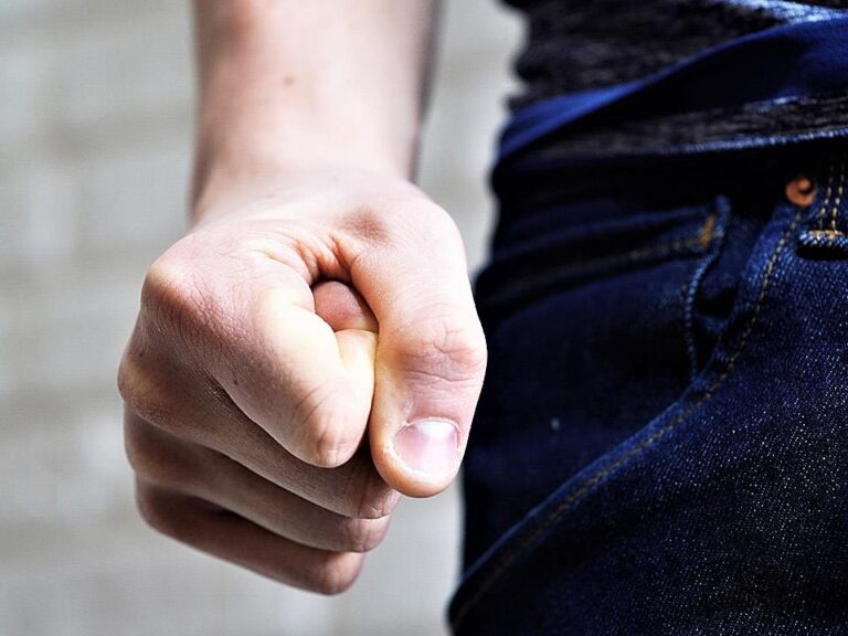 πάτρα-άγριος-ξυλοδαρμός-17χρονου-από-15-ά-1569469