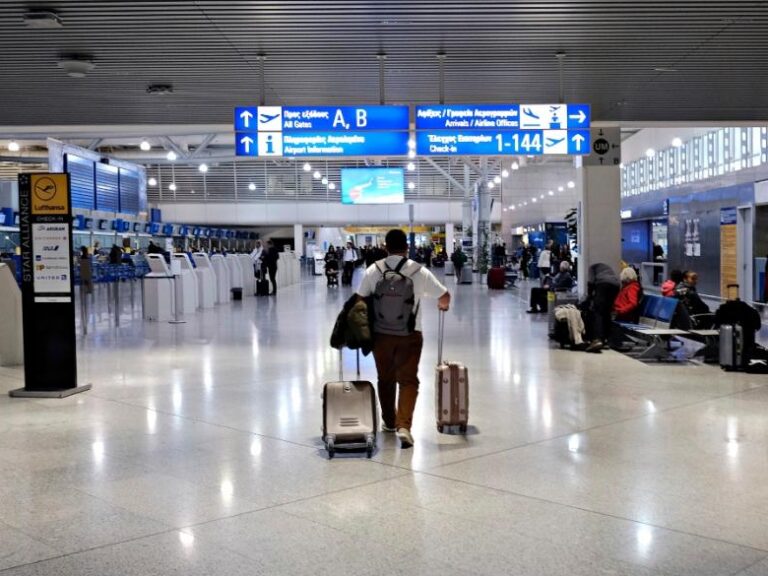 αρχική-1570037