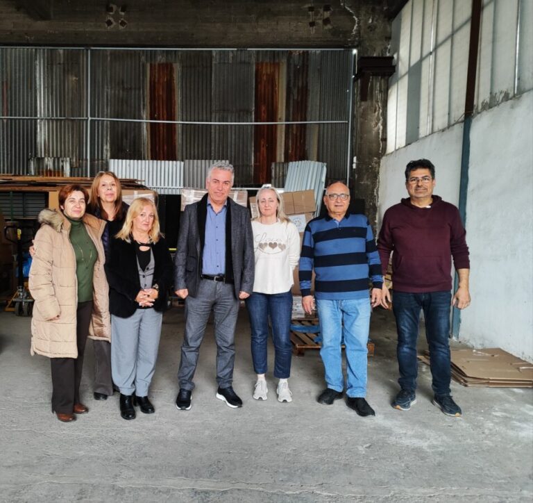 tρόφιμα-και-πασχαλινά-είδη-διανέμει-ο-δ-1569161