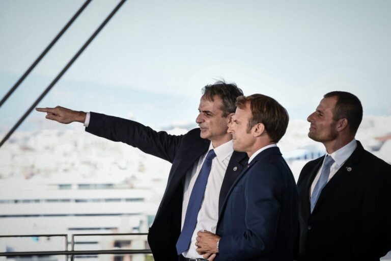 τα-ιδιαίτερα-δώρα-του-μακρόν-στον-κυρι-1575240