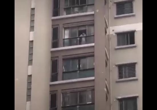 τσακώθηκε-με-τον-σύζυγό-της-και-από-τα-ν-1572286