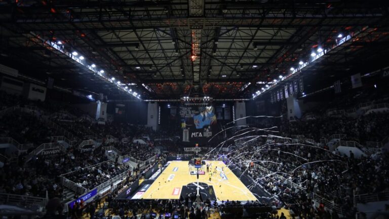 πρόστιμο-20-000-ευρώ-στον-παοκ-για-το-πανό-με-1577939