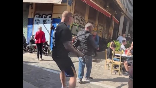 viral-βίντεο-με-τουρίστες-σε-ρόλο-αστυνο-1573421