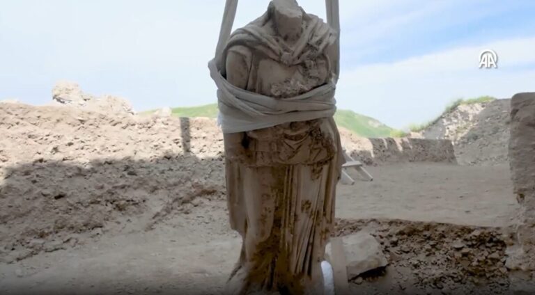 βρέθηκε-τεράστιο-άγαλμα-της-θεάς-αθην-1591471
