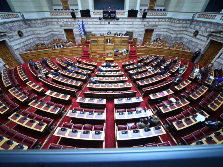 βουλή-υπερψηφίστηκε-το-ν-σ-για-μετανάσ-1597163