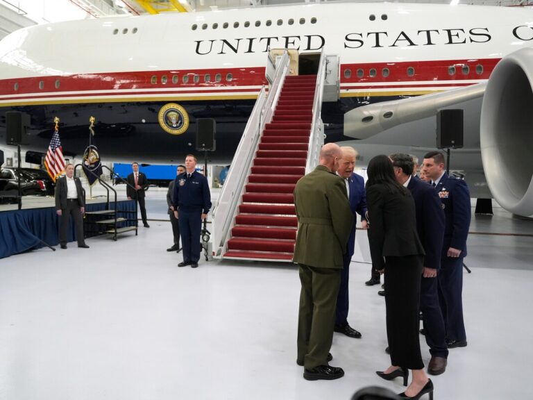 οι-πρώτες-εικόνες-από-το-νέο-air-force-one-του-τρα-1601784