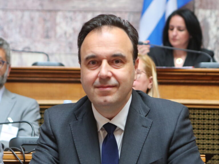 στη-σέντρα-ο-παπαστεργίου-για-τις-πο-1594952