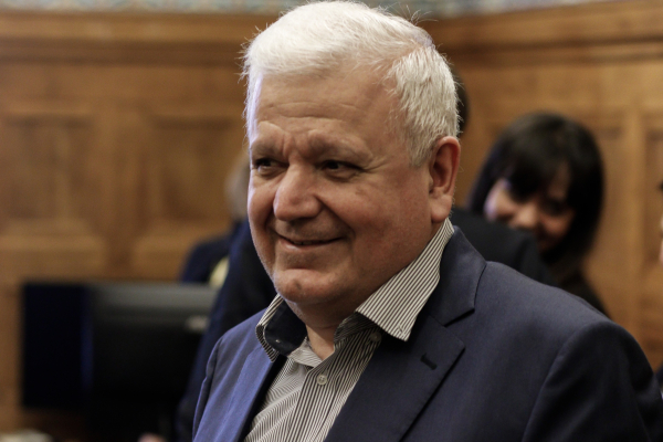 εκτός-δ-αθηναίων-ο-πρωτόπαπας-πάει-1598430