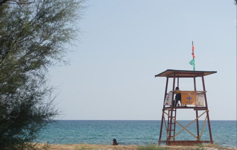 χαλκιδική-ναυαγοσώστης-έσωσε-κοριτσ-1616257