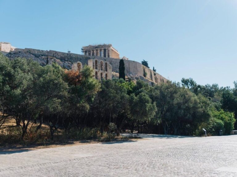 δούκας-anti-graffiti-στον-ιερό-βράχο-της-ακρόπολη-1618661