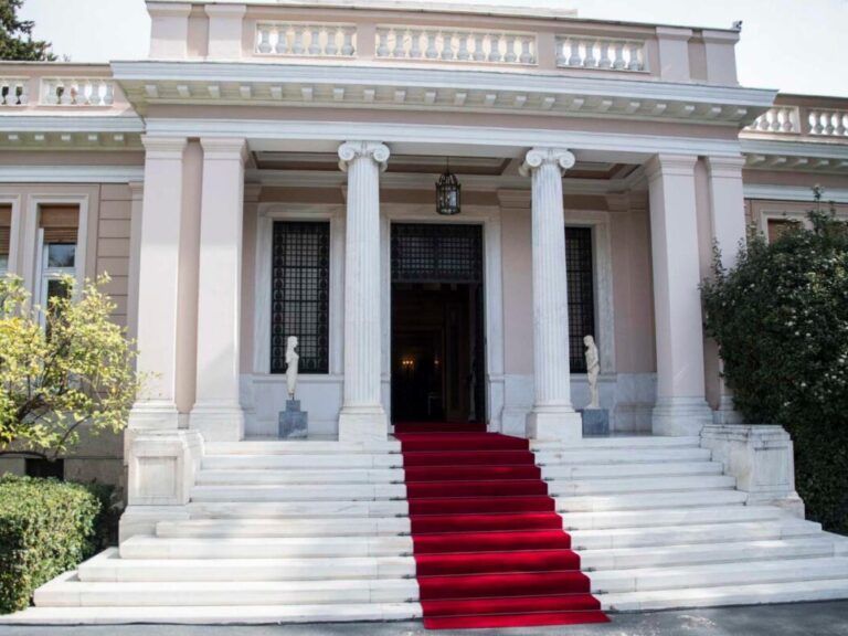 η-αξιολόγηση-δεν-είναι-social-media-1615530