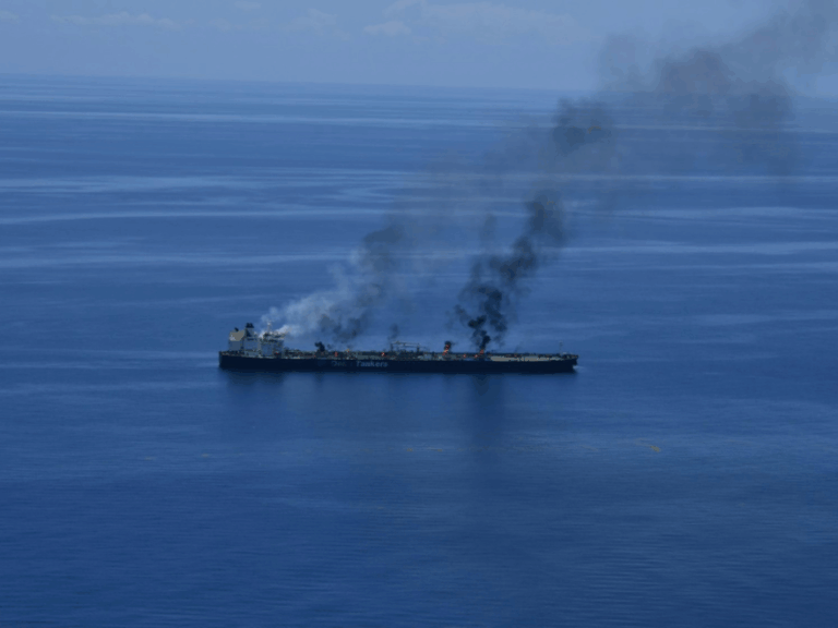 χτυπήθηκε-πετρελαιοφόρο-από-άγνωστο-1613203