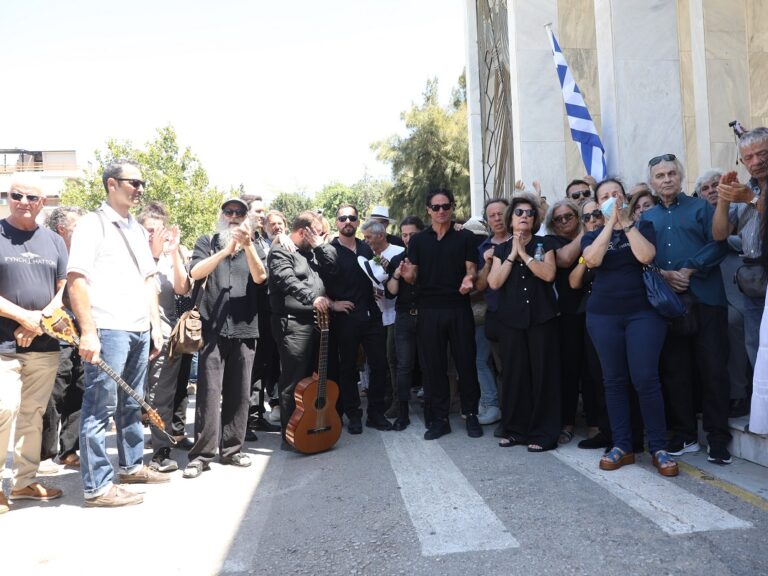 με-τραγούδια-αποχαιρέτησαν-τον-νίκο-κ-1624426