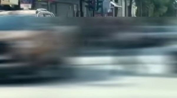 πάτρα-γυναίκα-πέφτει-πάνω-σε-διερχόμε-1625345